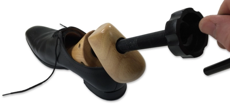 shoe stretcher width